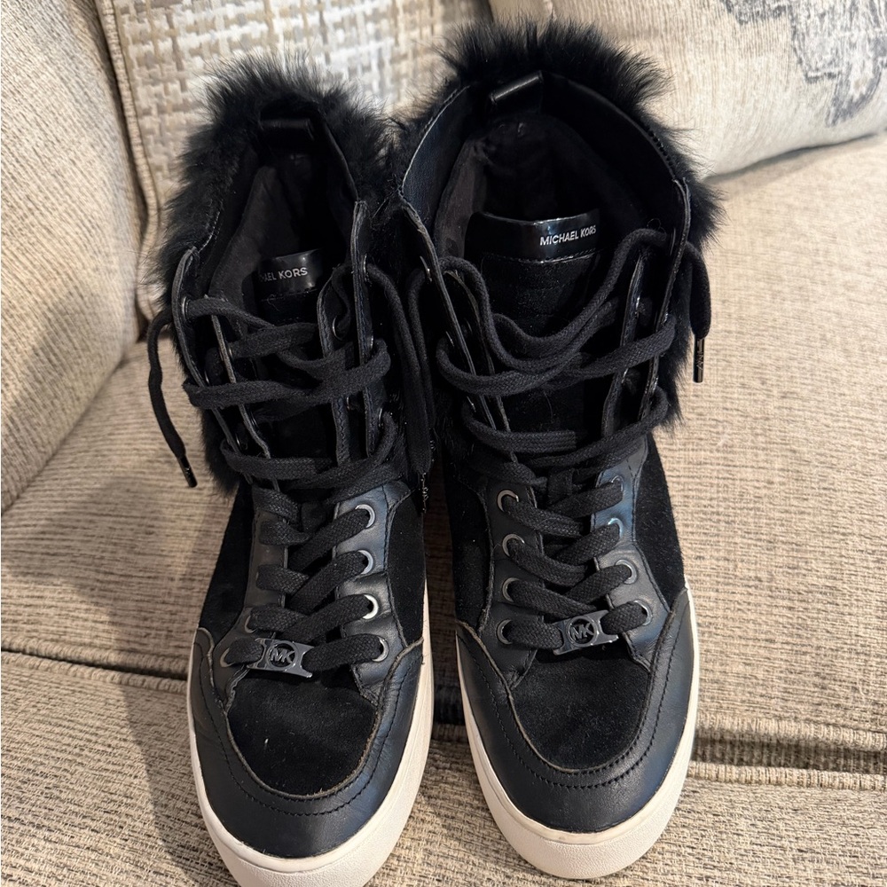 Michael Kors Black Fur Trim High Top Sneakers Boots Women’s 10M Leather EUC